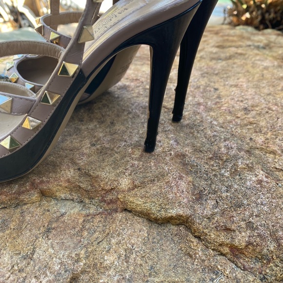 Tan/Black authentic Valentino Garavani rockstud pumps heels that banging combo ! - Picture 7 of 11